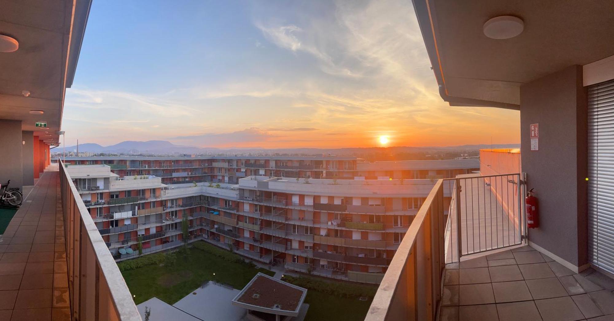 100 Qm Penthouse, Self-check-in, 2 Parkplaetze Apartment *