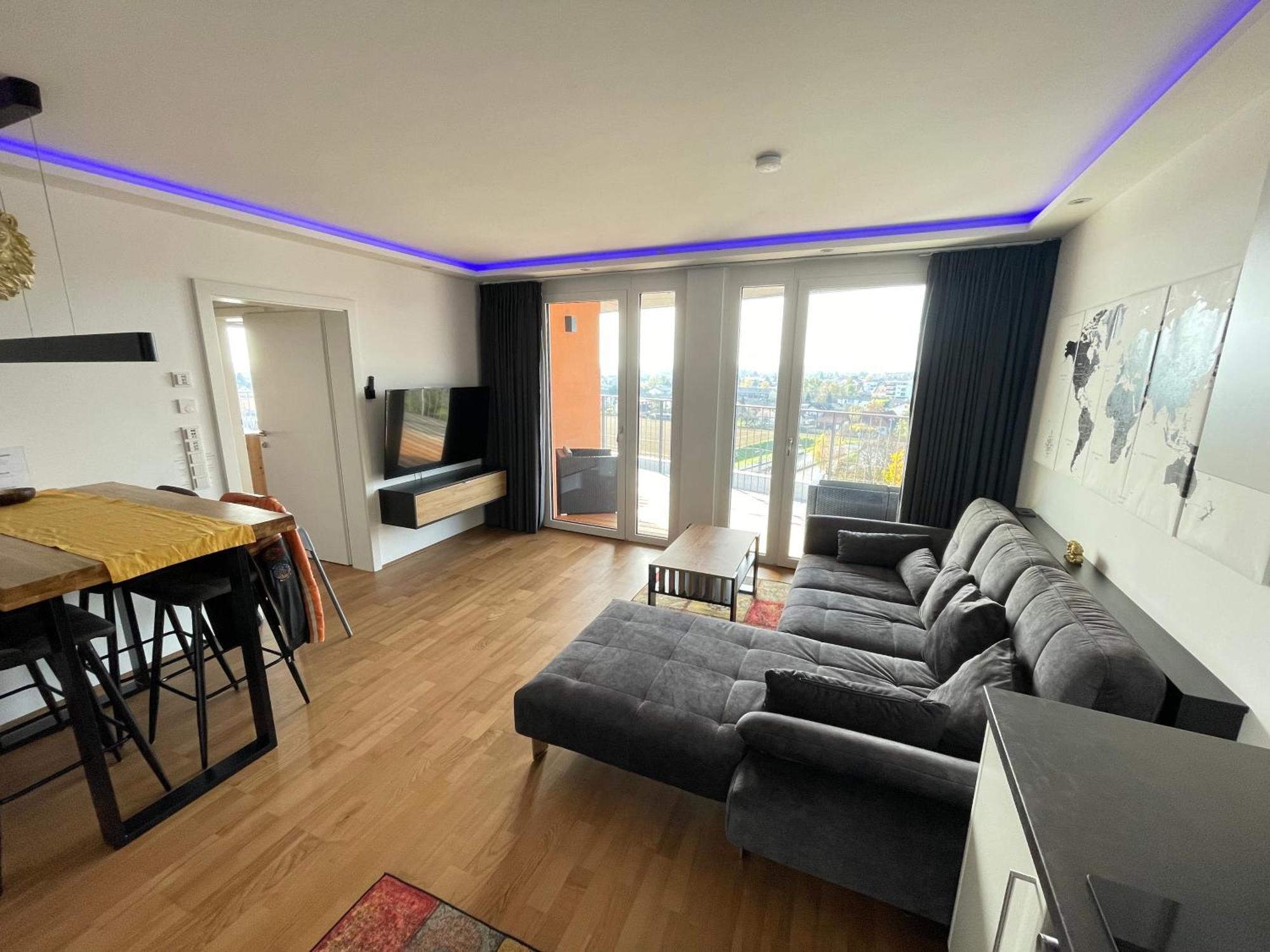 Apartment 100 Qm Penthouse, Self-check-in, 2 Parkplaetze *