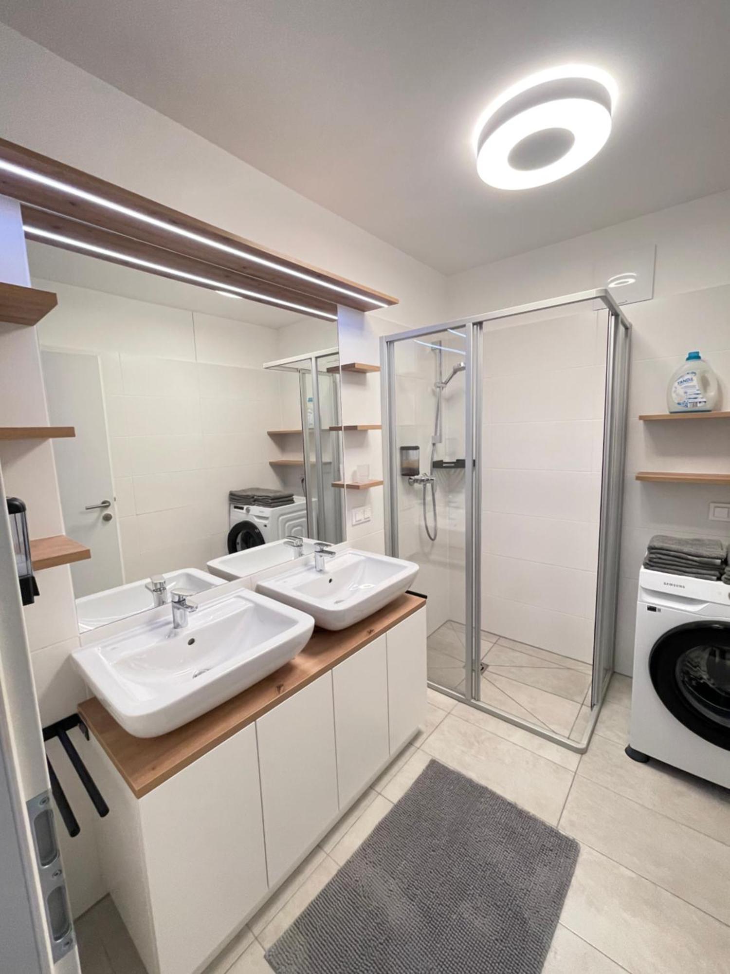 100 Qm Penthouse, Self-check-in, 2 Parkplaetze * Graz