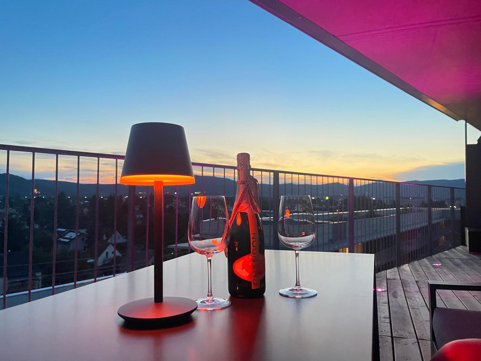 100 Qm Penthouse, Self-check-in, 2 Parkplaetze Apartment