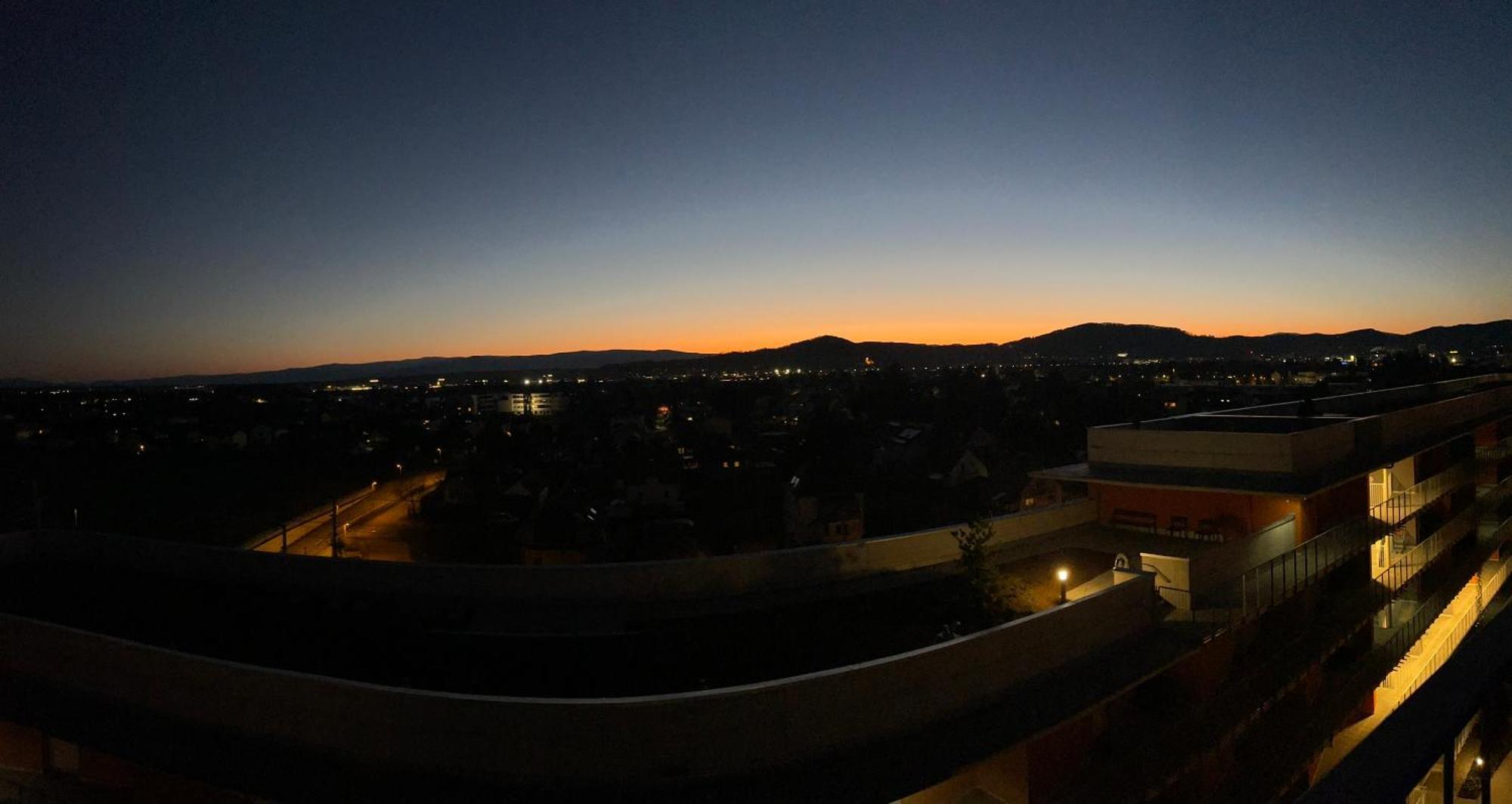 100 Qm Penthouse, Self-check-in, 2 Parkplaetze